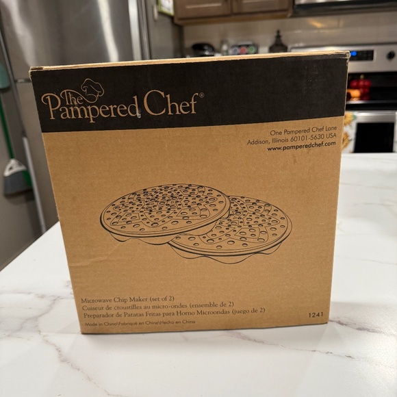 The Pampered Chef Microwave potato chip maker set of black silicone set #1241 - Picture 1 of 4